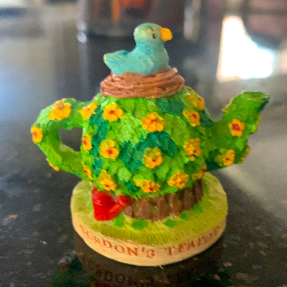 3 for $15 bundle. Tetley limited edition mini teapot Gordon’s  garden theme